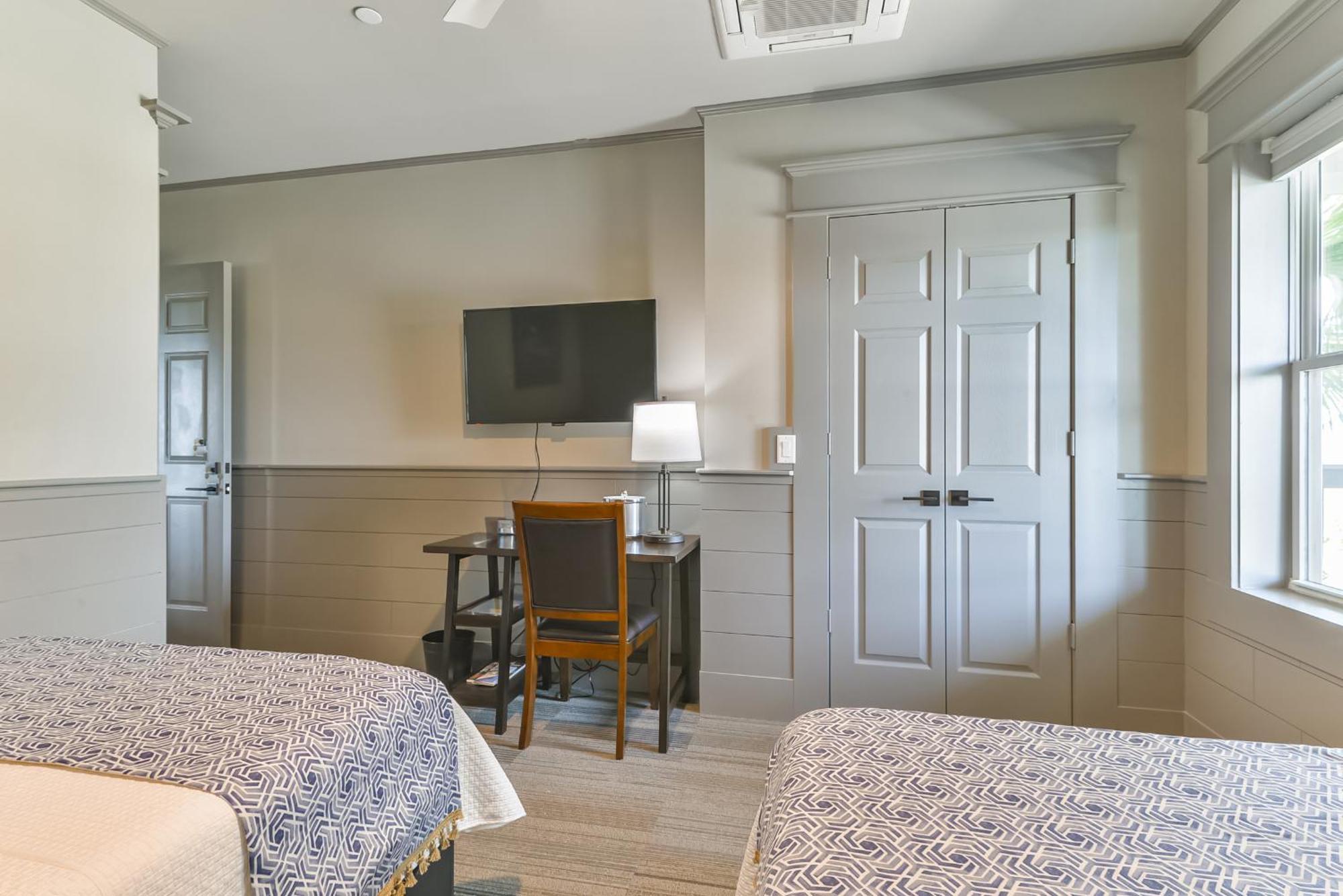 Harborwalk Lodge Hitchcock Экстерьер фото