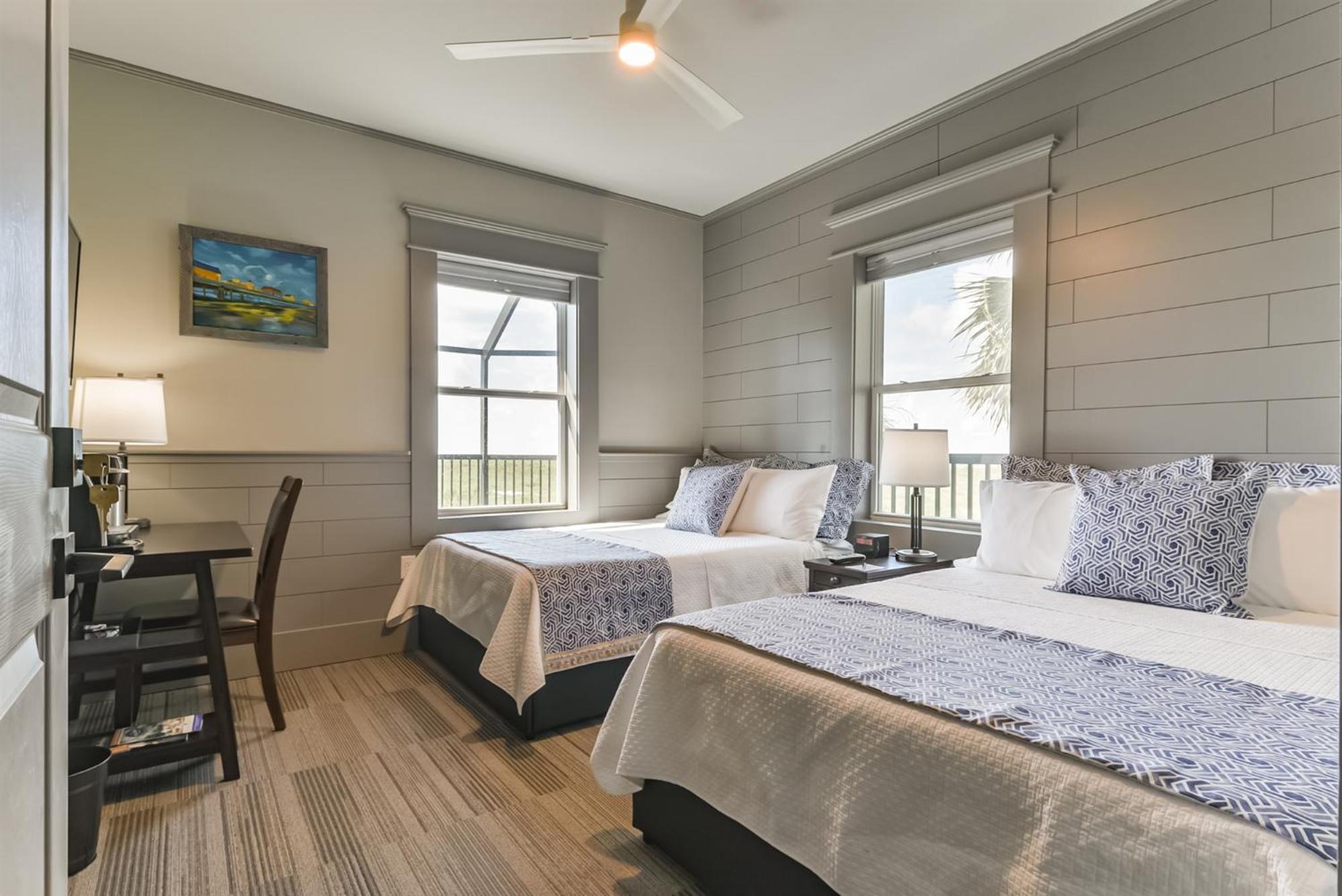 Harborwalk Lodge Hitchcock Экстерьер фото