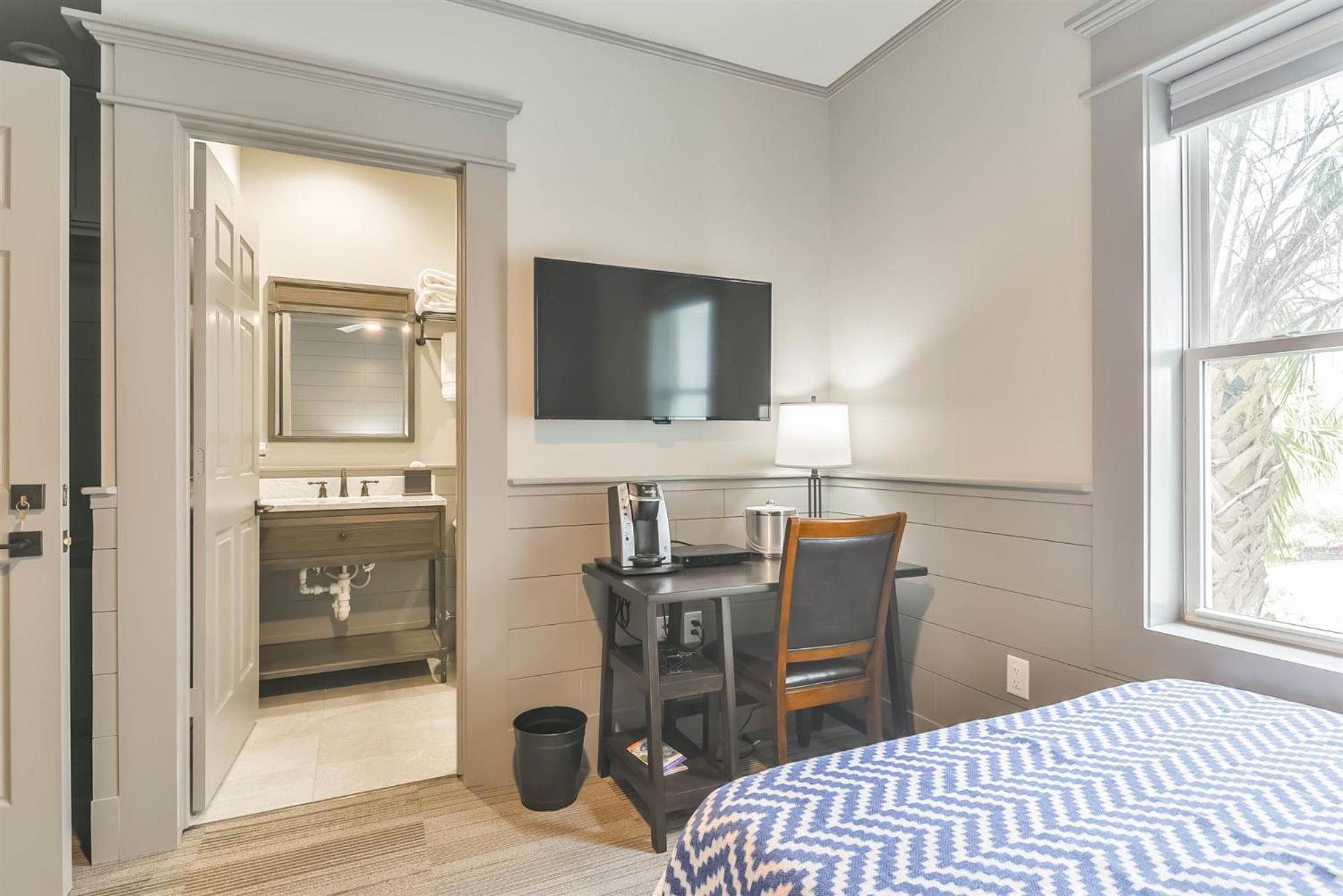 Harborwalk Lodge Hitchcock Экстерьер фото
