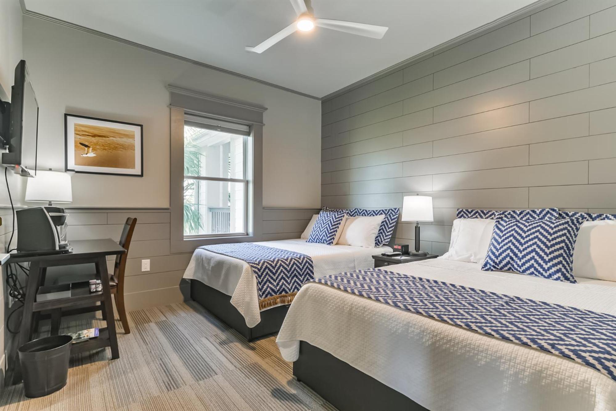 Harborwalk Lodge Hitchcock Экстерьер фото