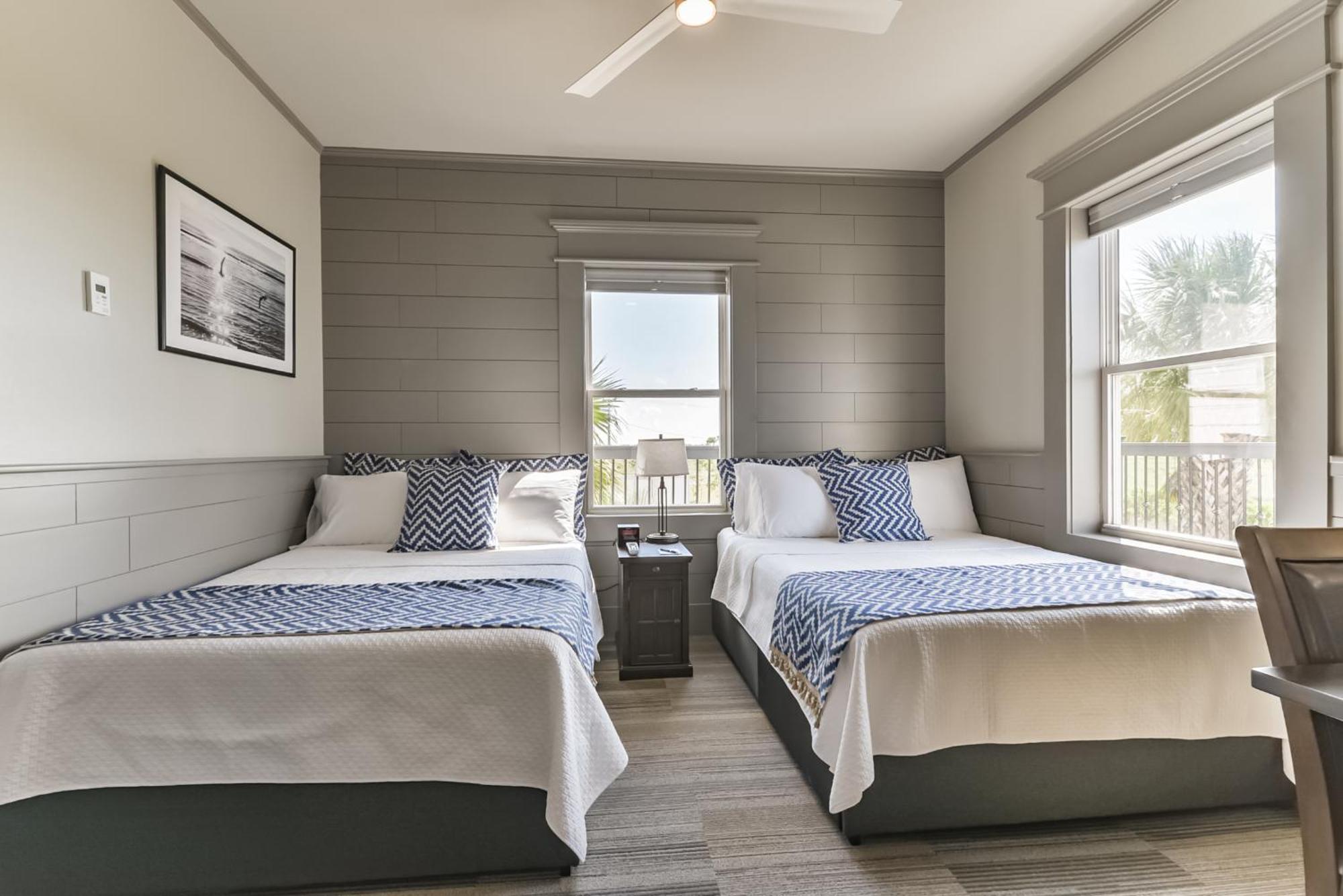 Harborwalk Lodge Hitchcock Экстерьер фото