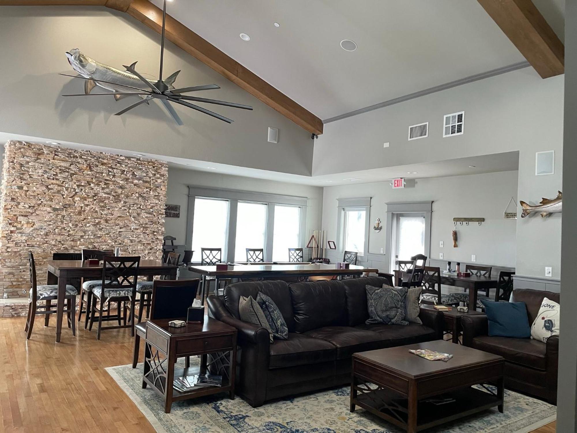 Harborwalk Lodge Hitchcock Экстерьер фото
