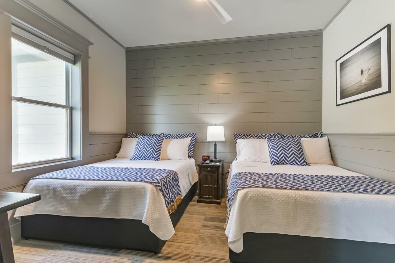 Harborwalk Lodge Hitchcock Экстерьер фото
